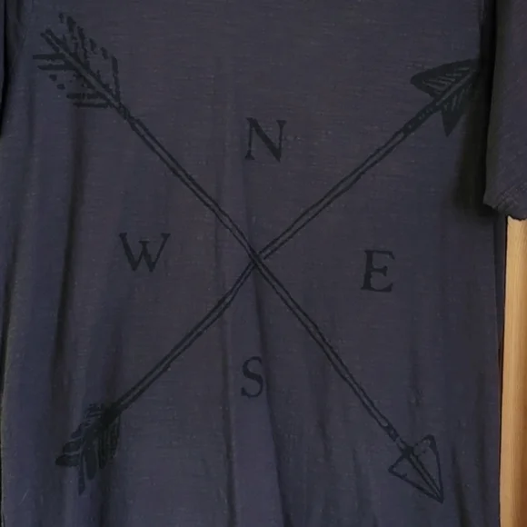 Broken Threads Mens Distressed Graphic Tee Size Medium - Picture 3 of 8